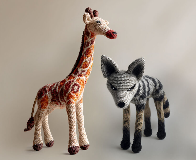 Image métaphorique de la communication non violente : girafe et chacal côte à côte représentant deux façons de communiquer.